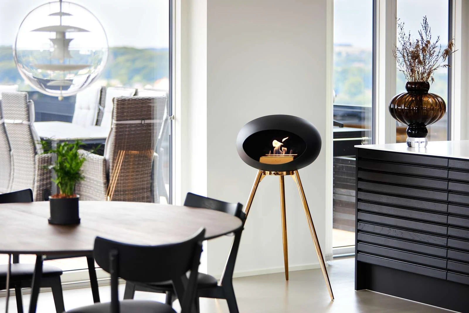 Indoor ethanol fireplaces