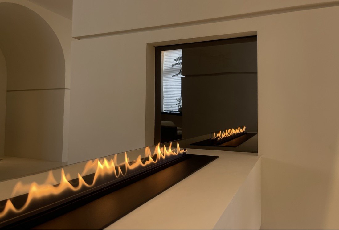 Modern automatic bioethanol fireplace DALEX 3000 showcasing elegant flames in a minimalist setting.