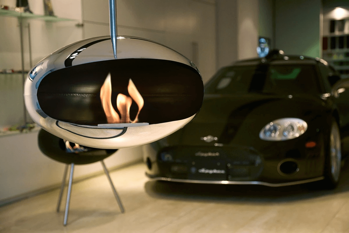 Cocoon Aeris polished steel bioethanol fireplace with modern design, showcased in a stylish interior.