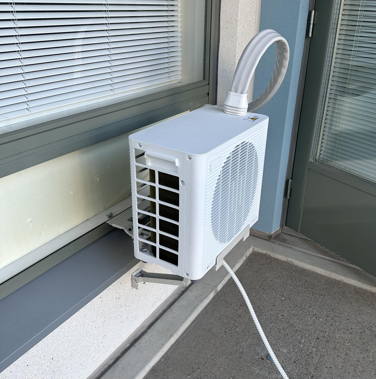 Midea MMCS-12HRN8-QRD0 12000 BTU Portable Split Air Conditioner (Inverter)