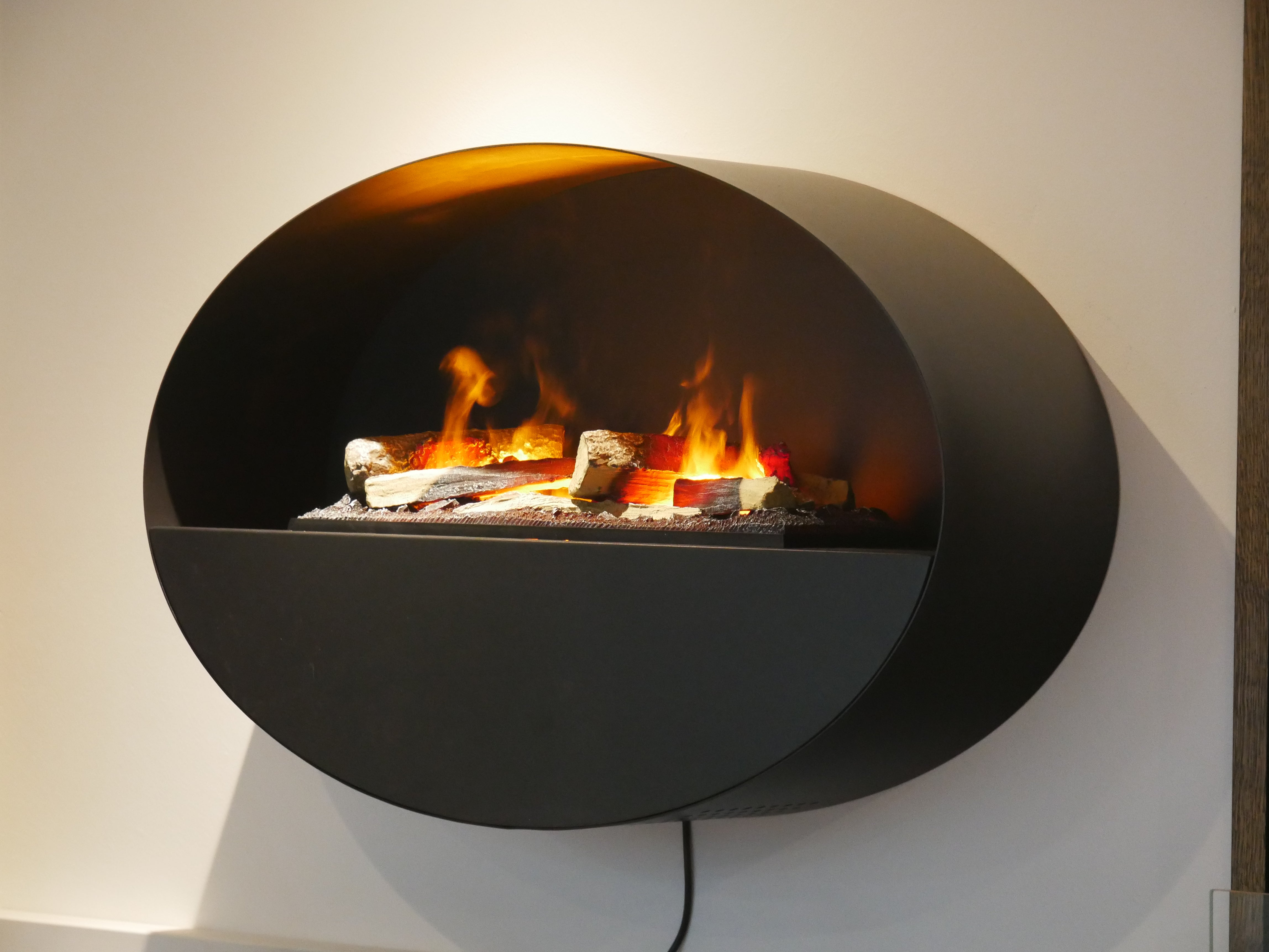 Kjos - Wall-mounted Water Vapour Fireplace in Black