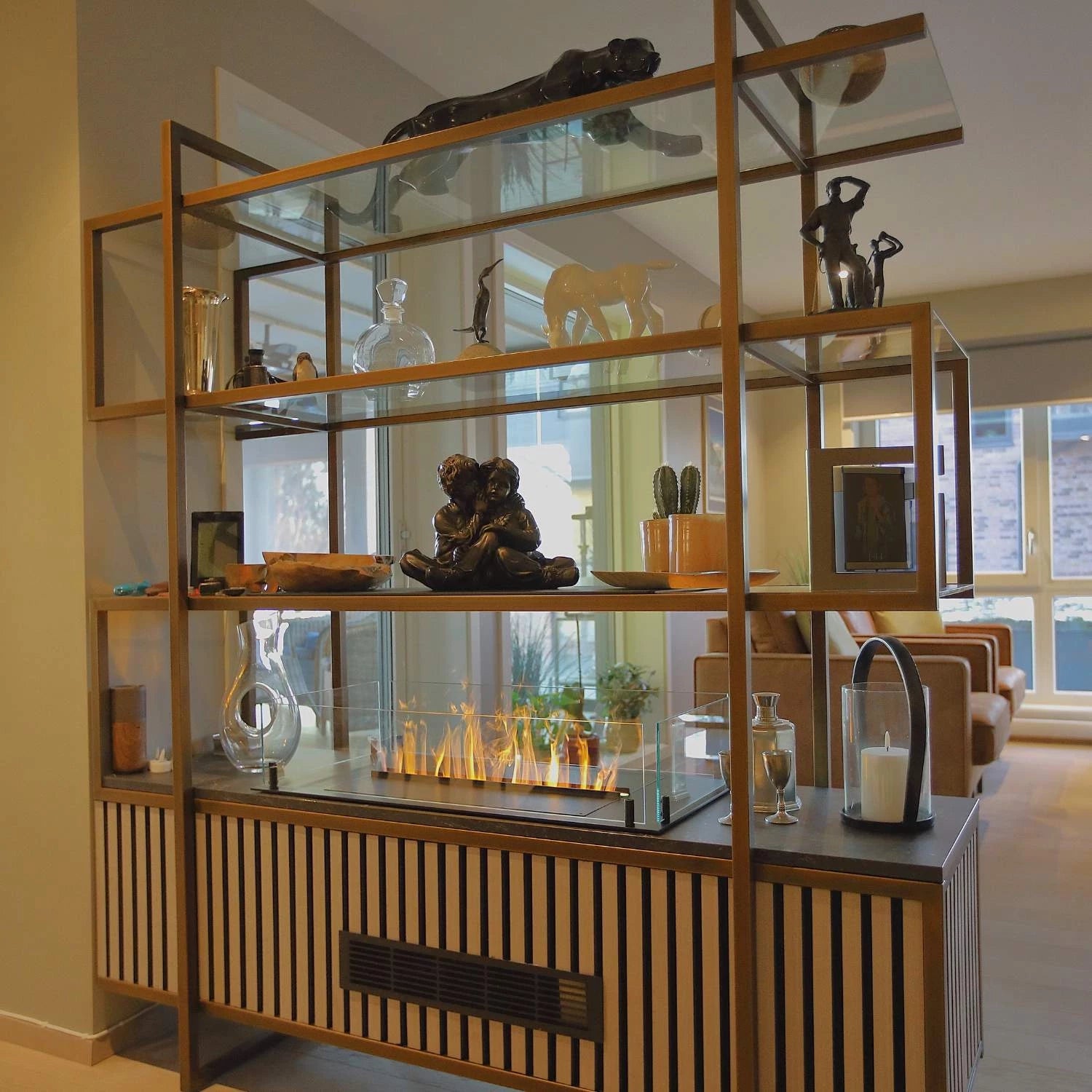 Stylish Foco Myst Free 800 water vapor fireplace in contemporary living room setup with decorative shelves.